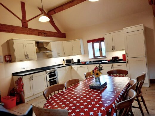 kitchen table and chairs in The Old Shippon holiday cottage